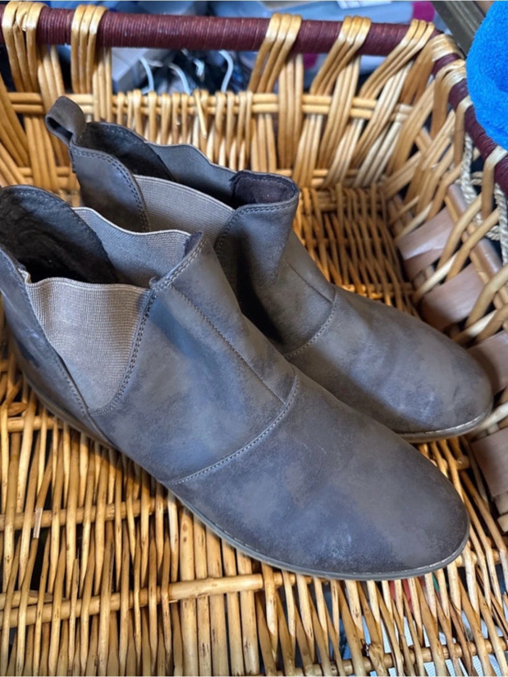 Rocket Dog Women's Chelsea Ankle Boots in Gray